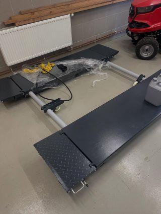 Dodávka pneuservisního zvedáku GRUBBER 350 DXL. Děkujeme do Liberce. 😎